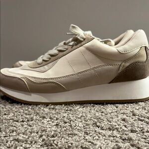 Universal Thread Women's Athletic Shoes - Cream and Tan